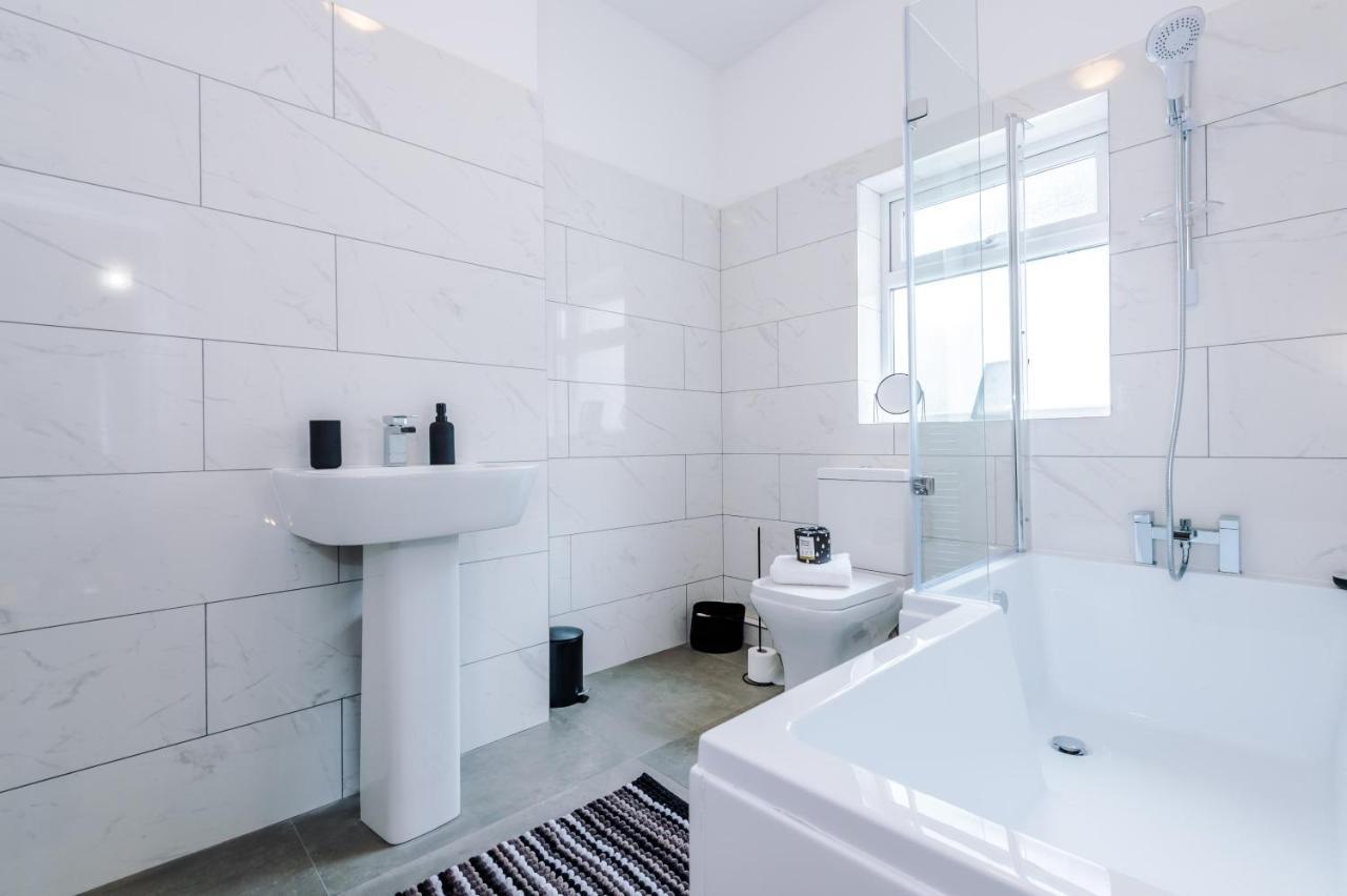 3 Bed Property, Upto 8 Guests Near City Centre Manchester Exterior photo